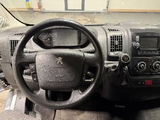 Peugeot Boxer 330 2.2BlueHDI 103kW L2H2 Premium picture 15