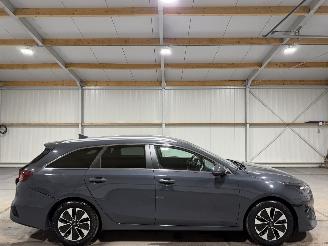 Vaurioauto  passenger cars Kia Ceed 1.6GDI PHEV 77kW Automaat DynamicPlusLine 2022/1