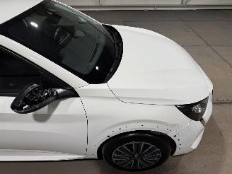 Peugeot e-208 50 kWh EV 350 picture 18