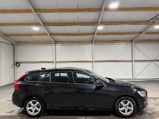 krockskadad bil auto Volvo V-60 1.6T3 110kW Airco Ocean Race 2015/4