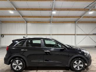 uszkodzony samochody osobowe Kia Niro 1.6GDI Hybrid 77kW Automaat First Edition 2016/11