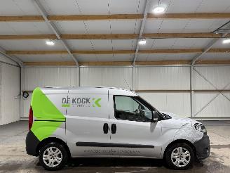 krockskadad bil bedrijf Fiat Doblo 1.3 MJ 55kW L1H1 Actual 2015/10