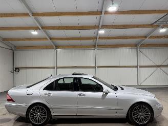Vaurioauto  passenger cars Mercedes S-klasse 500 5.0V8 225kW Automaat Schuifkantel Memory Luchtvering 2004/5