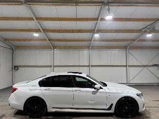 Vaurioauto  passenger cars BMW 7-serie 740i 240kW Automaat Schuifkantel High Executive Luchtvering 2018/12