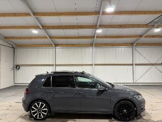 krockskadad bil auto Volkswagen Golf 1.4TSI 110kW Automaat Highline Pano Business R 2017/6