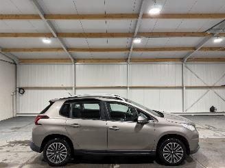 uszkodzony samochody osobowe Peugeot 2008 1.2PureTech 60kW Automaat Blue Lion 2016/9