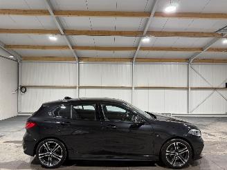 Schadeauto BMW 1-serie 118i 100kW Automaat Business Edition Plus 2022/10