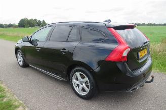 Unfallwagen Volvo V-60 2.0 D 120 pk  Pular+ Dynamic  Euro 6 schuifdak Leer  Camera Navigatie  2017 2017/8