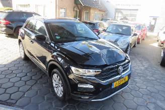 Vaurioauto  passenger cars Volkswagen T-Roc 1.5 TSI Automaat Style  101.000km nap Camera 2020-07 Splinternieuw 2020/7
