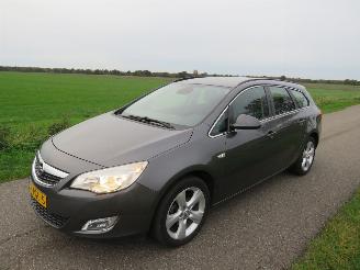 krockskadad bil auto Opel Astra SPORTS TOURER 1.4 Turbo Edition  120pk Navigatie [ schadevrij  2011 2011/8