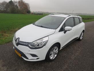 Renault Clio 0.9 TCe Zen 2019  Navigatie Airco   [ parkeerschade Bumper picture 4