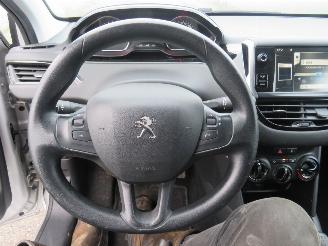 Peugeot 208 1.2 VTI 82PK  126.000km Nap 5Drs Airco  2013 picture 13