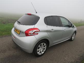 Auto incidentate Peugeot 208 1.2 VTI 82PK  126.000km Nap 5Drs Airco  2013 2013/3