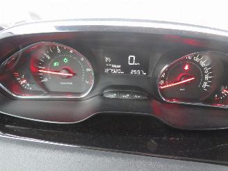 Peugeot 208 1.2 VTI 82PK  126.000km Nap 5Drs Airco  2013 picture 4