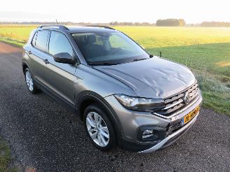 skadebil auto Volkswagen T-Cross 1.0 TSi Life 95pk Euro 6 Camera Navigatie clima sportstoelen  enz enz 2019/11