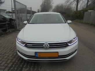 Schadeauto Volkswagen Passat .2.0 BiTDI 4Motion Highline automaat 2015/9
