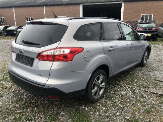 Coche accidentado Ford Focus focus 1.6 tdci station. 2013/6