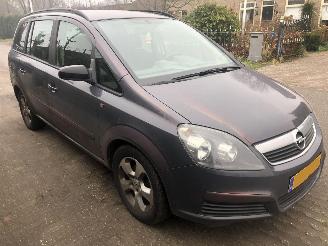 Damaged car Opel Zafira Zafira 1.6 Enjoy 2005/10