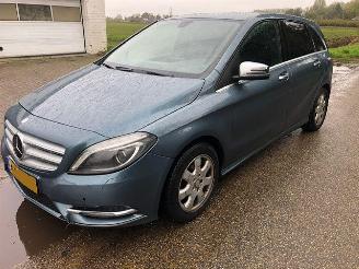 uszkodzony samochody osobowe Mercedes B-klasse 180cdi 2014/6