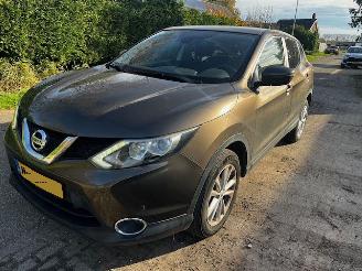 Vaurioauto  passenger cars Nissan Qashqai automaat  1.2 2015/10