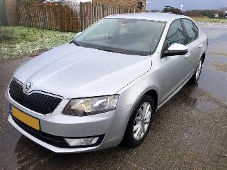 skadebil auto Skoda Octavia Octavia 1.6 TDI Ambition Businessline 2013/6
