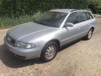 Unfallwagen Audi A4 a4 AVANT 1.8 20 V 1998/10