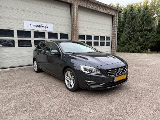skadebil auto Volvo V-60 2.4 D6 Plug-In Hybrid Automaat Schuifdak NAP ! 2013/12