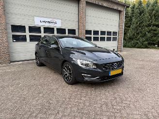 krockskadad bil auto Volvo V-60 2.4 D6 AWD Plug-In Hybrid Automaat Schuifdak 2014/10