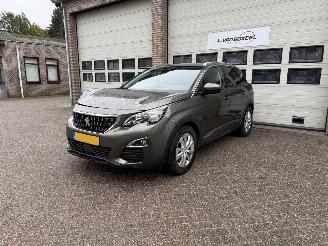 Vaurioauto  passenger cars Peugeot 3008 1.6 e-THP Allure Automaat Navi Clima Cruise 2017/9