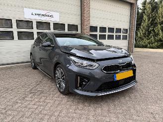 damaged passenger cars Kia Proceed 1.4 T-GDI GT-Line Automaat Navi Clima Cruise 2019/10