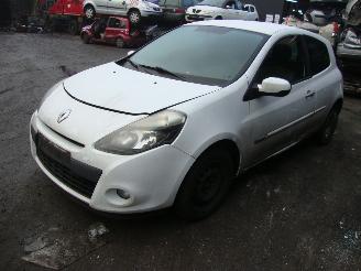 Coche siniestrado Renault Clio  2012/1