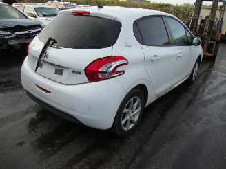Peugeot 208  picture 4