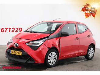krockskadad bil auto Toyota Aygo 1.0 VVT-i x-fun Airco Cruise 30.847 km! 2022/1