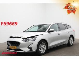krockskadad bil auto Ford Focus 1.5 EcoBlue Titanium X Clima Navi Camera Virtual 2020/11