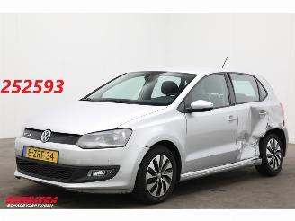 krockskadad bil auto Volkswagen Polo 1.4 TDI BlueMotion Navi Clima Cruise PDC 103.600 km! 2015/3