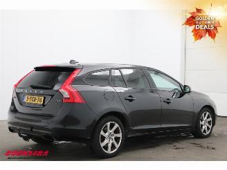 Volvo V-60 2.0 D4 Aut. Kinetic PremiumSound Leder Navi Clima Cruise PDC AHK picture 3