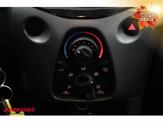 Toyota Aygo 1.0 VVT-i x-play Apple/Android Airo Cruise Camera 57.976 km! picture 23