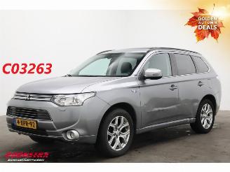 Auto incidentate Mitsubishi Outlander 2.0 PHEV Instyle Schuifdak Leder Navi Clima Cruise Camera SHZ AHK 2014/10