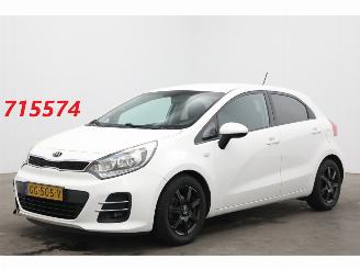 krockskadad bil auto Kia Rio 1.2 CVVT DynamicLine Navi Airco Cruise Camera 116.609 km! 2015/5