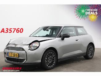 uszkodzony samochody osobowe Mini Cooper SE Electric 54.2 kWh 218 PK LED Navi Cruise Camera 2024/8
