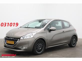 Damaged car Peugeot 208 1.4 VTi Allure Airco Cruise AHK 2012/8