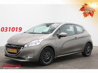 skadebil auto Peugeot 208 1.4 VTi Allure Airco Cruise AHK 2012/8