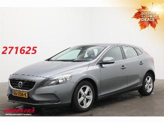 Damaged car Volvo V-40 2.0 D2 Momentum Navi Clima Cruise PDC AHK 2015/6