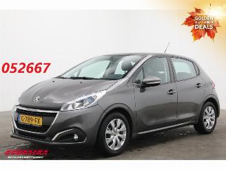 skadebil auto Peugeot 208 1.2 PureT. Signature Navi Camera Carplay Airco Cruise 2019/7