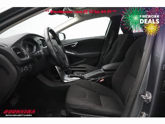 Volvo V-40 Cross Country 2.0 D2 Aut. Kinetic Navi Airco Cruise picture 8