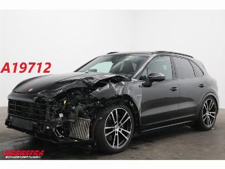 uszkodzony samochody osobowe Porsche Cayenne 3.0 E-Hybrid Pano LED ACC HUD Sport Chrono PDLS+ PASM AHK 2023/10