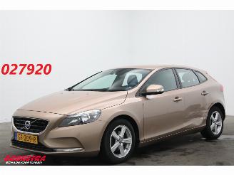 Schadeauto Volvo V-40 1.6 D2 Kinetic Navi Clima Cruise AHK 2012/12
