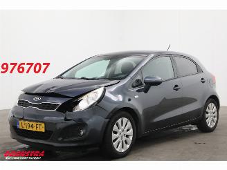 krockskadad bil auto Kia Rio 1.2 CVVT ComfortLine Clima Cruise SHZ LRHZ PDC 132.607 km! 2014/10