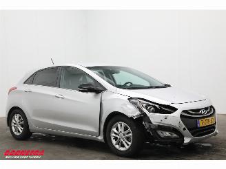 Hyundai I-30 1.6 GDI Go! Navi Clima Cruise Camera PDC 94.708 km! picture 2