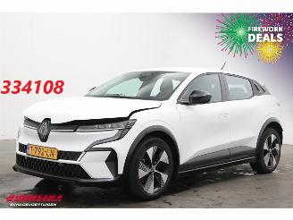 krockskadad bil auto Renault Mégane E-TECH E-Tech EV60 Optimum Charge Equilibre LED ACC Navi Clima Camera 2023/7